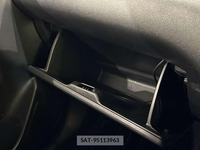 Suzuki SWIFT 2018-03 8849988-25