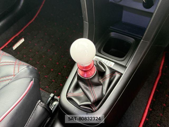 Suzuki SWIFT 2015-10 8850796-17