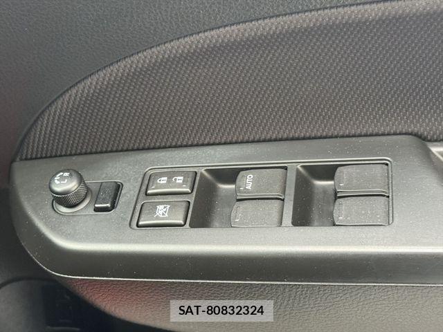 Suzuki SWIFT 2015-10 8850796-24