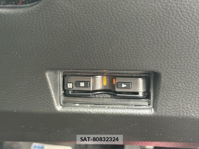 Suzuki SWIFT 2015-10 8850796-26