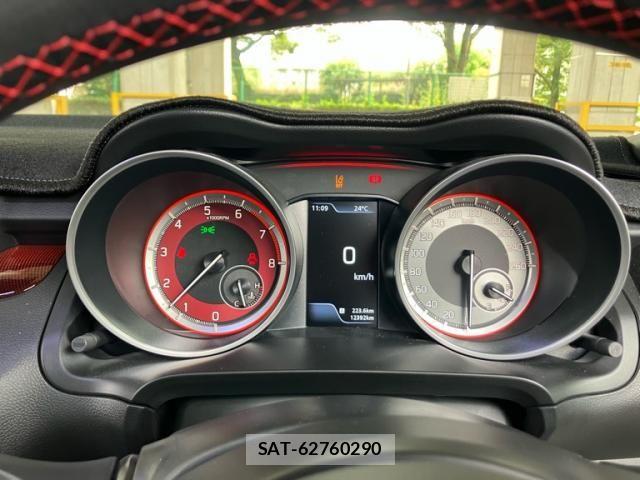 Suzuki SWIFT 2022-05 8872202-25