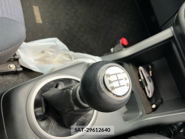 Suzuki SWIFT 2007-11 8882476-19