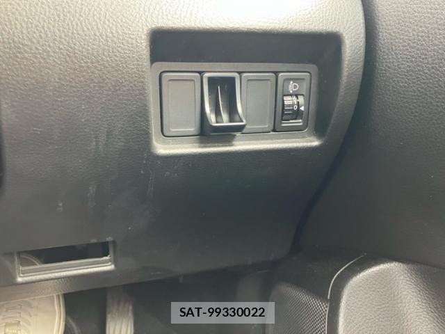 Suzuki SWIFT 2011-10 8882477-11