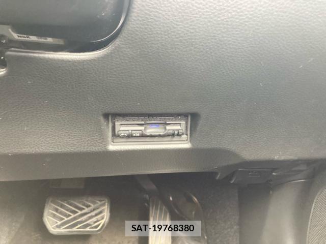 Suzuki SWIFT 2016-05 8882468-24