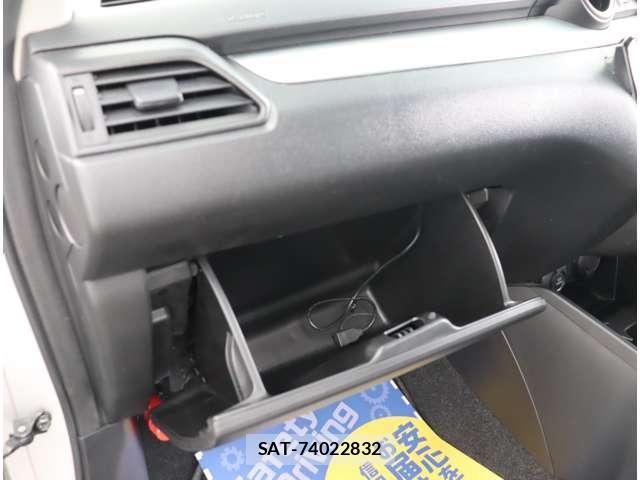 Suzuki SWIFT 2018-06 8882461-26