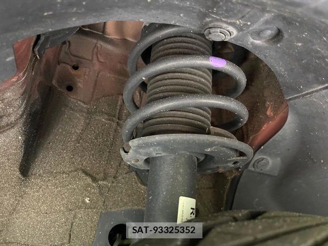 Suzuki SWIFT 2021-02 8884425-19