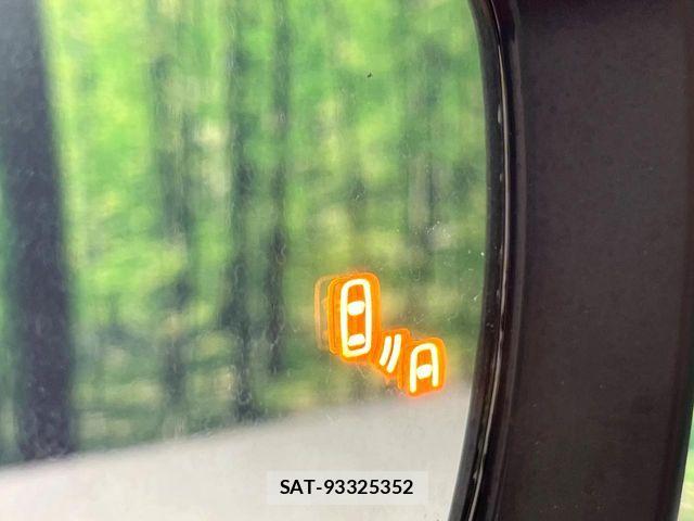 Suzuki SWIFT 2021-02 8884425-4