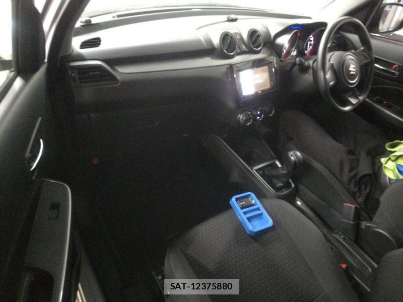 Suzuki SWIFT 2018 1045892-4