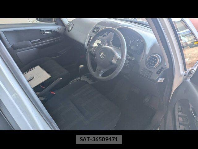 Suzuki SX4 2012-02 8831923-1