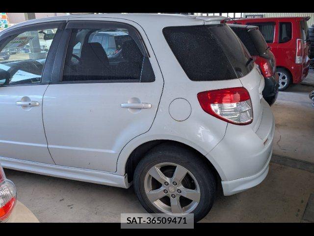 Suzuki SX4 2012-02 8831923-2