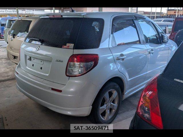 Suzuki SX4 2012-02 8831923-4