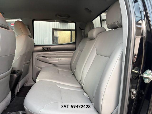 Toyota TACOMA 2015-11 8884435-18