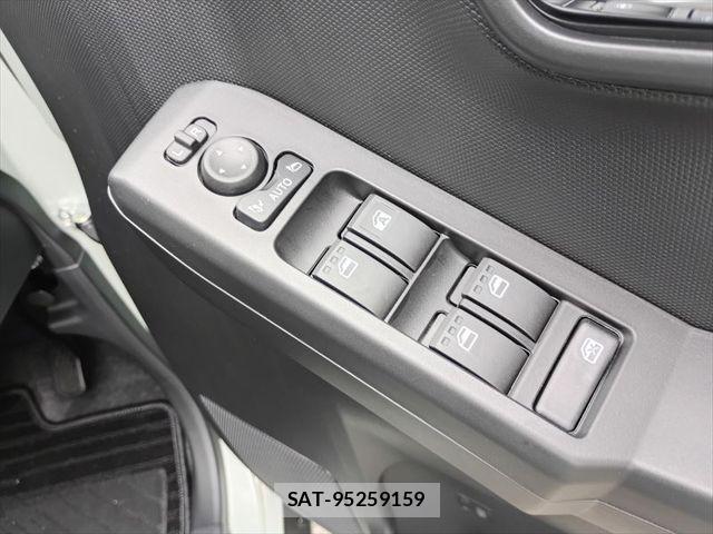 Daihatsu TAFT 2025-11 8075826-27