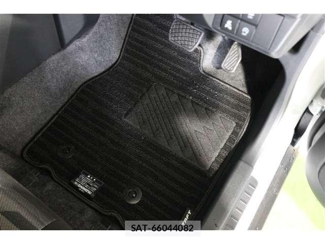 Daihatsu TAFT 2025-10 8210524-23