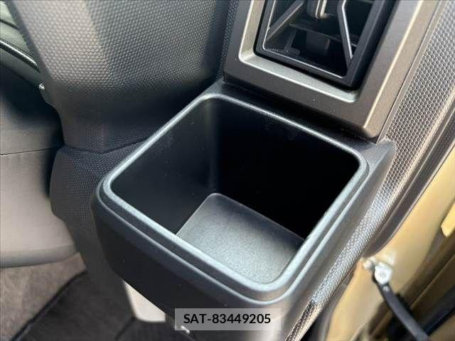 Daihatsu TAFT 2021-10 8338121-22