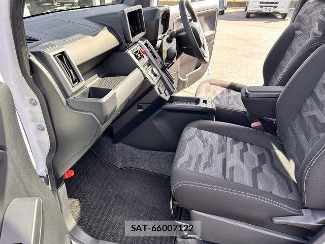 Daihatsu TAFT 2026-03 8850810-11