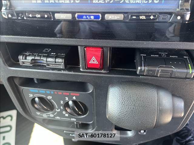 Toyota TANK 2017-02 7225846-9