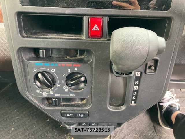 Toyota TANK 2017-02 7330520-16