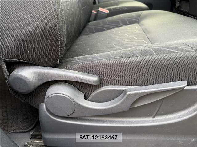 Toyota TANK 2019-06 7458271-15