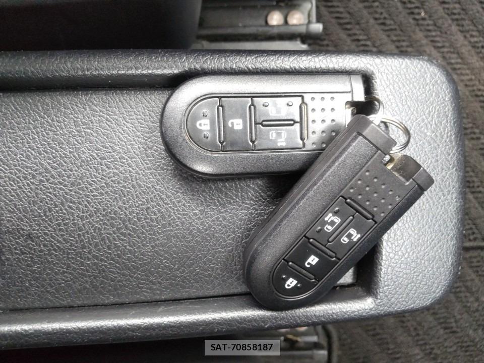 Toyota TANK 2019-06 7466584-11