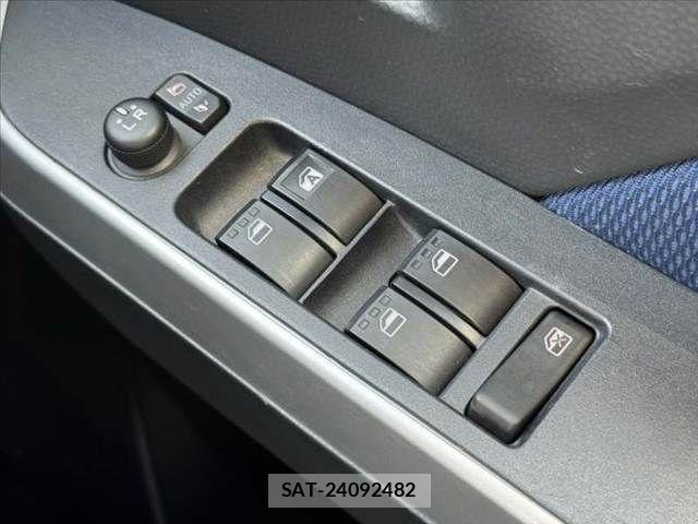 Toyota TANK 2019-08 7879849-27