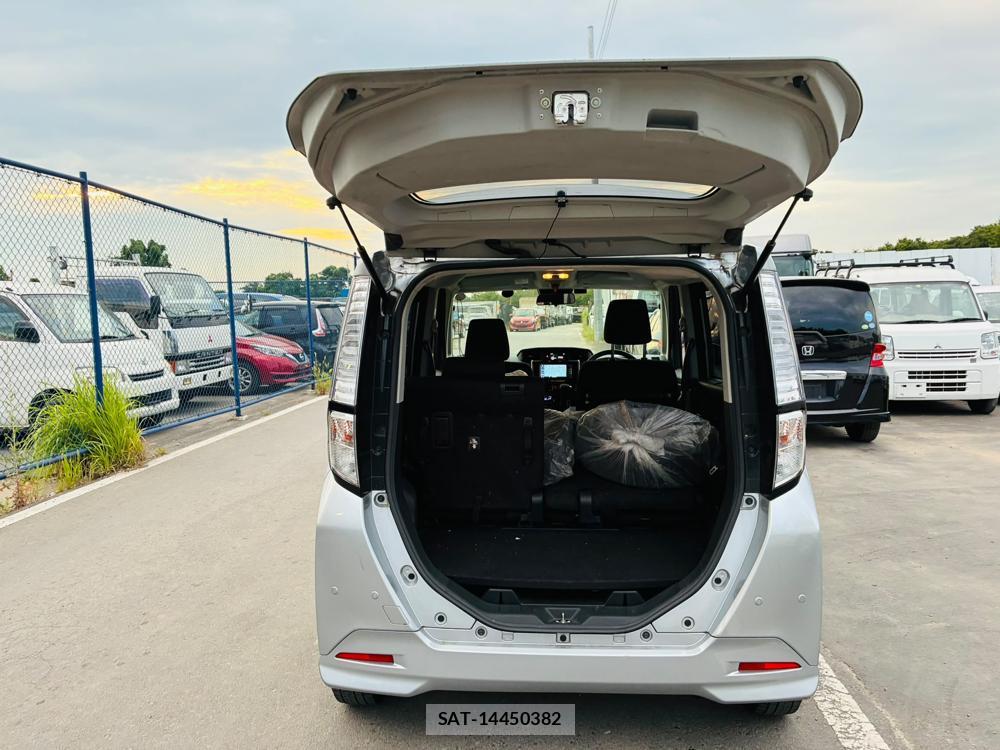 Toyota TANK 2019-07 7933411-26