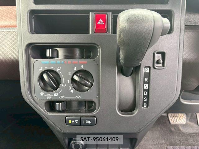 Toyota TANK 2018-06 7981254-18