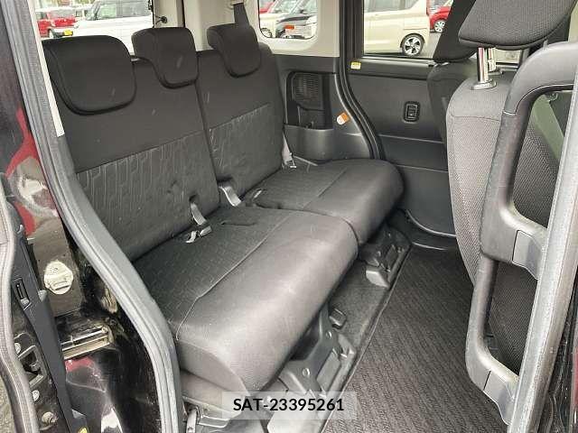 Toyota TANK 2018-01 8210561-7