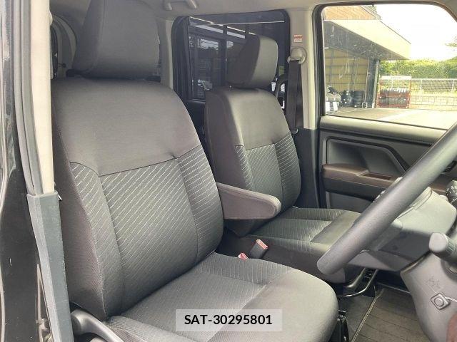 Toyota TANK 2019-07 8232049-9