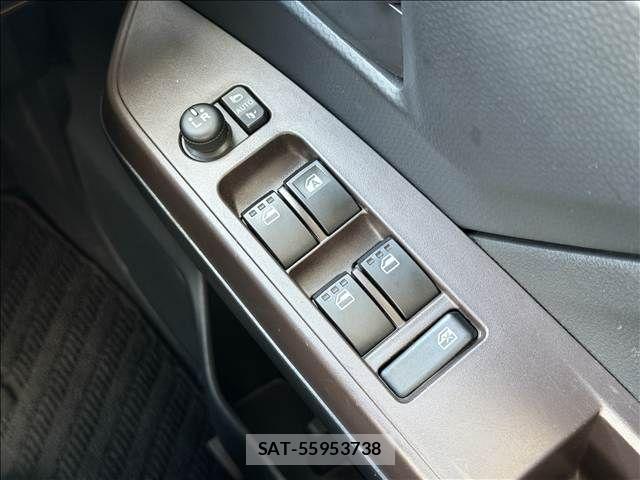 Toyota TANK 2018-05 8246883-28