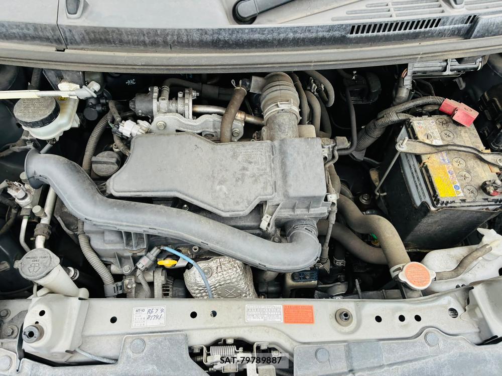Toyota TANK 2019-07 8240818-38
