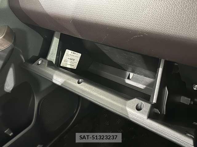 Toyota TANK 2018-01 8338126-21