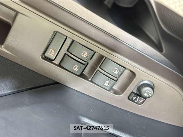 Toyota TANK 2019-01 8355713-16