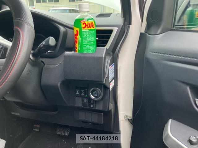 Toyota TANK 2018-02 8438960-16