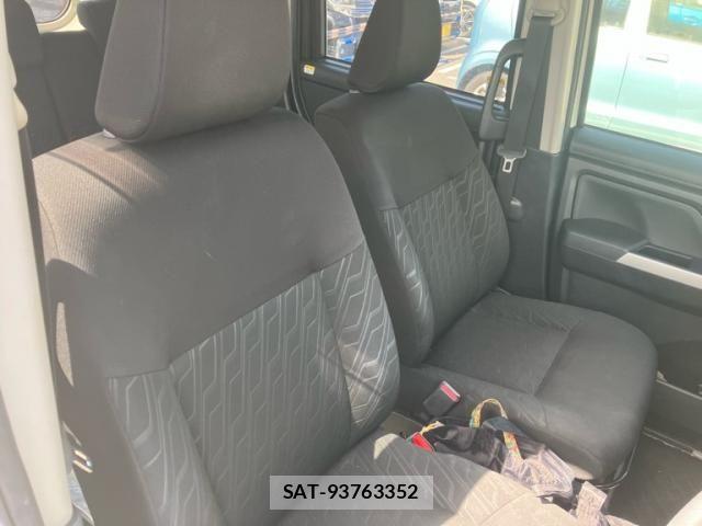 Toyota TANK 2019-04 8797675-15