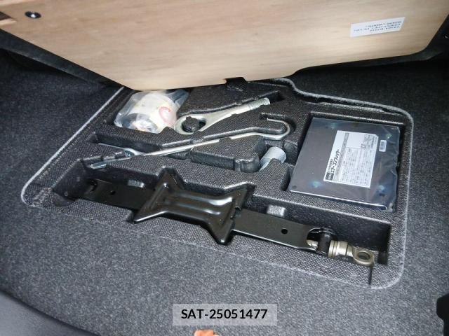 Toyota TANK 2017-09 8831943-27