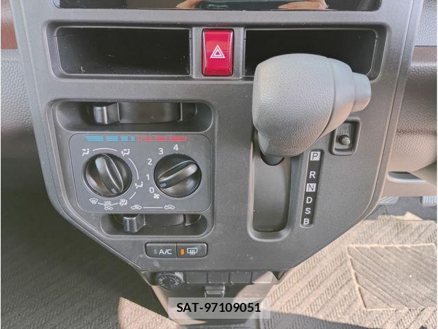 Toyota TANK 2017-11 4989828-7
