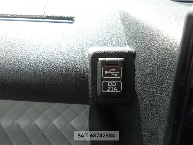 Daihatsu TANTO 2022-09 5880517-19