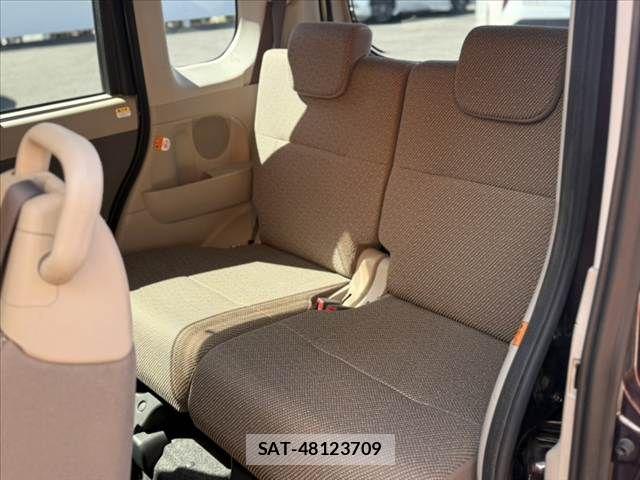 Daihatsu TANTO 2017-10 5880604-17