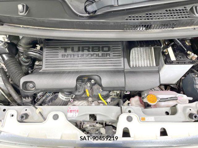 Daihatsu TANTO 2017-09 7225916-17