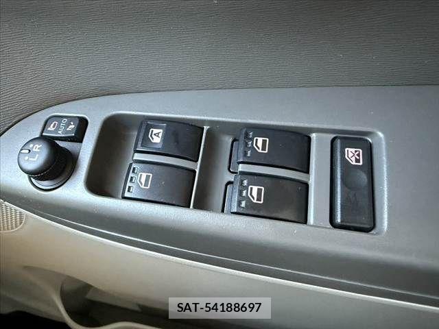 Daihatsu TANTO 2018-10 7225922-28