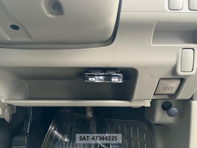 Daihatsu TANTO 2010-12 7225881-15
