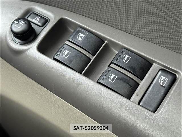 Daihatsu TANTO 2011-12 7330552-24