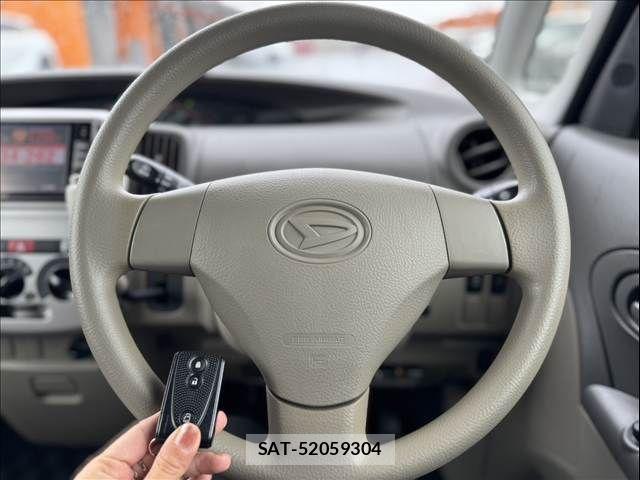 Daihatsu TANTO 2011-12 7330552-4