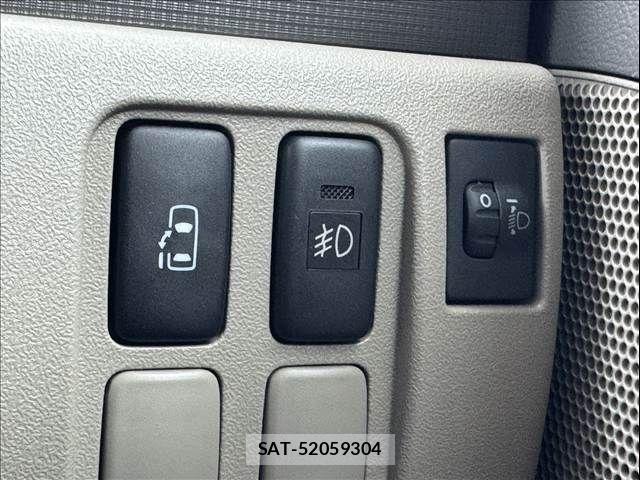 Daihatsu TANTO 2011-12 7330552-5