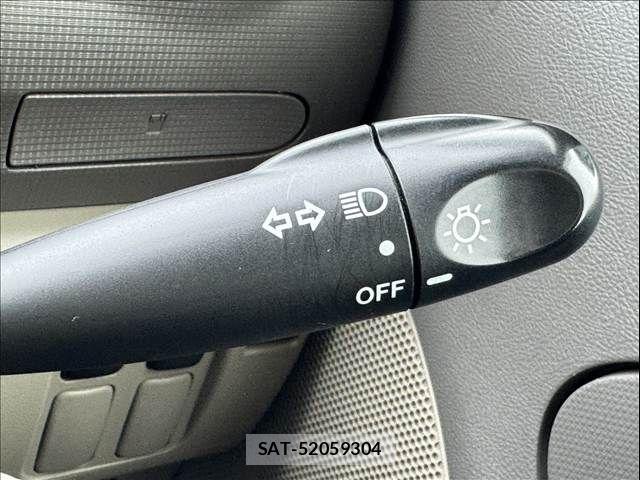 Daihatsu TANTO 2011-12 7330552-6