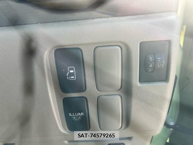 Daihatsu TANTO 2011-01 7330560-12