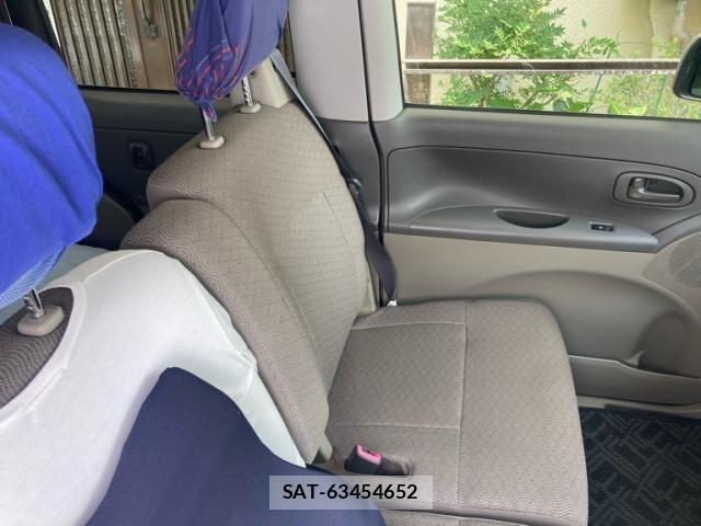 Daihatsu TANTO 2011-07 7330563-9