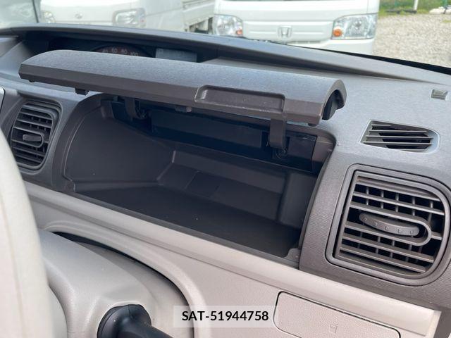 Daihatsu TANTO 2017-10 7330548-23