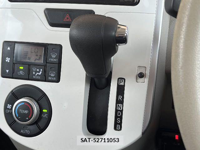Daihatsu TANTO 2017-02 7394439-19